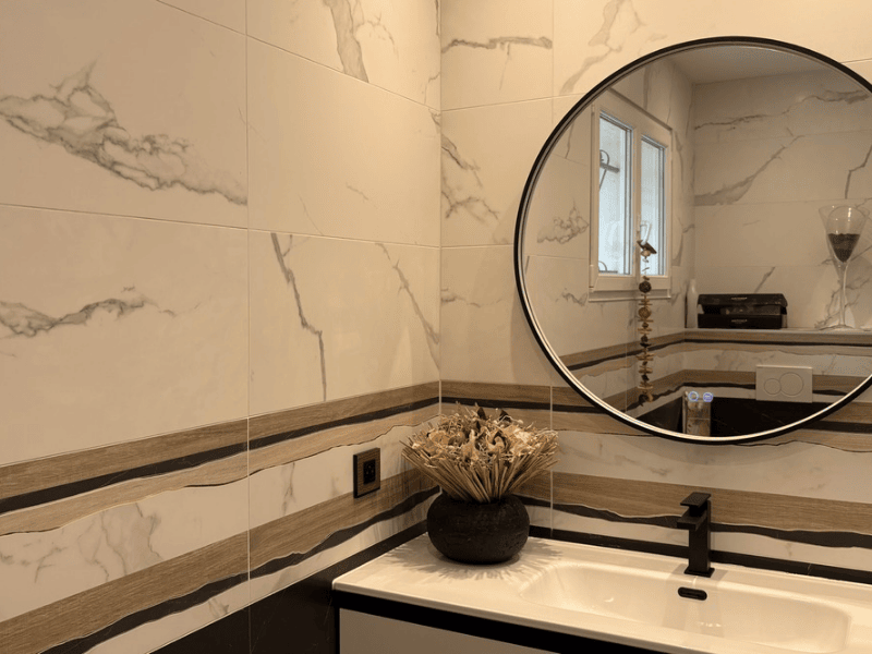 carrelage mural dans une salle de bain à Biscarosse