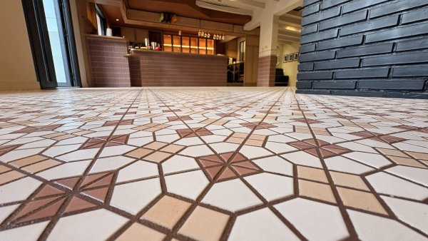 Rénovation du carrelage d’une salle de restaurant à Parentis-en-Born
