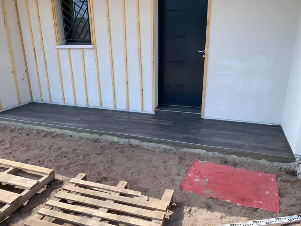 Pose de carrelage en extérieur effet parquet 120 x 20 sur la commune de Gastes