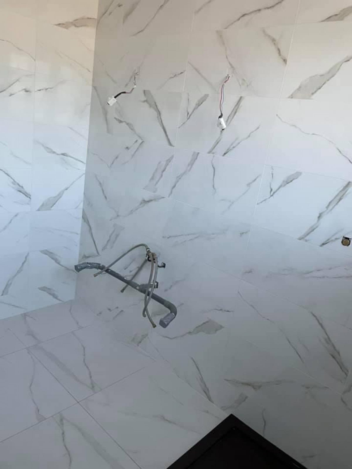 Rénovation d’une salle de bain avec carreaux de marbre sur la commune de Commensacq