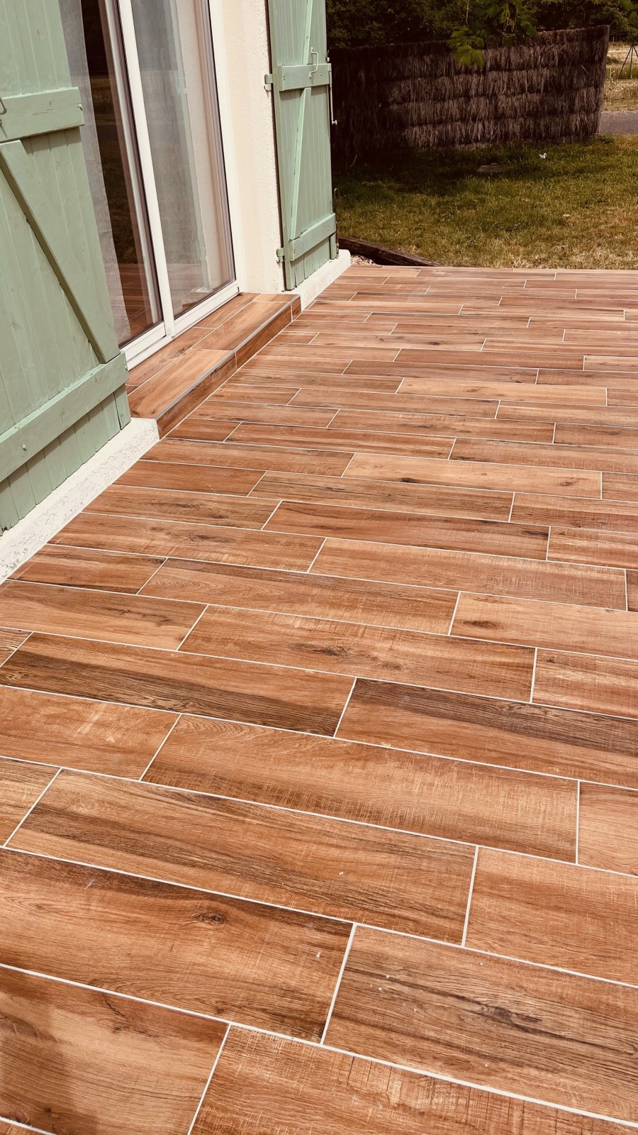 Pose de carrelage effet parquet avec chape sur la commune d’Ychoux