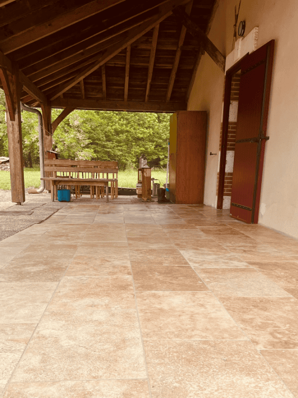 pose de carrelage sur une terrasse à mimizan